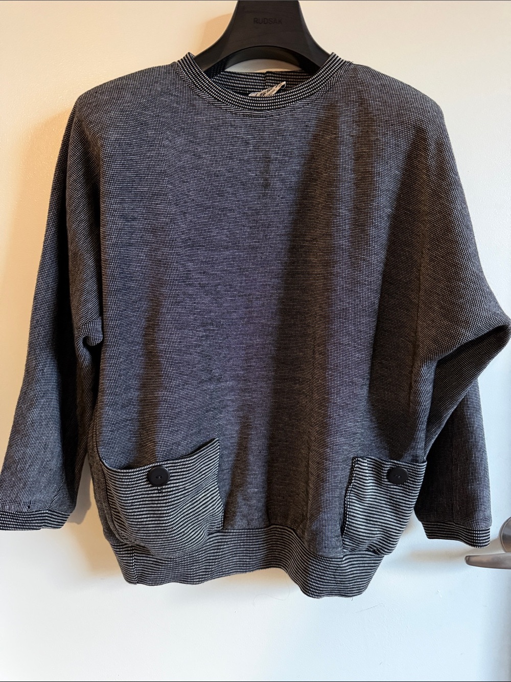 Women’s Vintage Laurie L. New York Gry/Blk Sweater w/pockets, shoulder pads Sz M